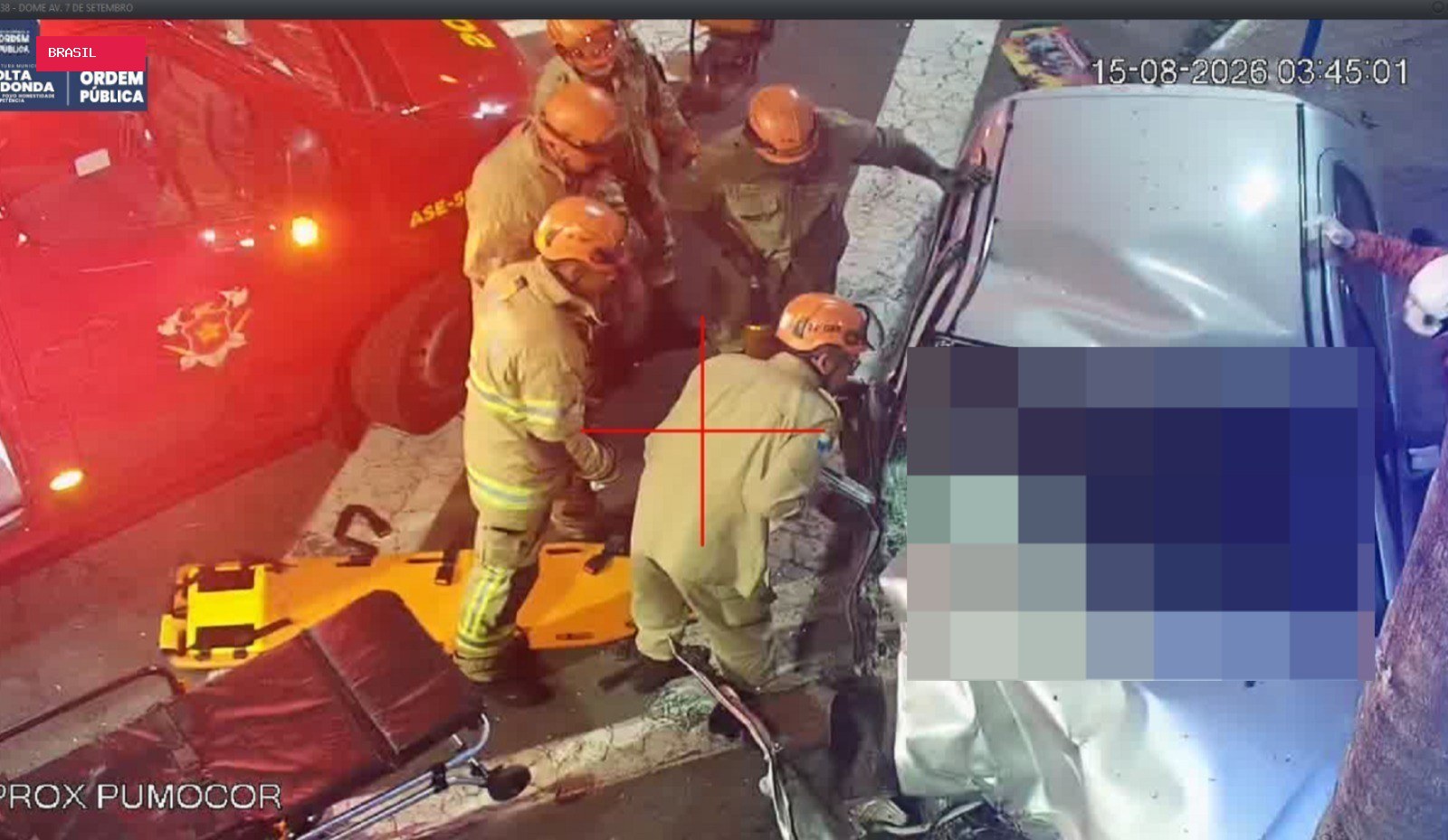 Mulher morre em acidente entre carros em Volta Redonda