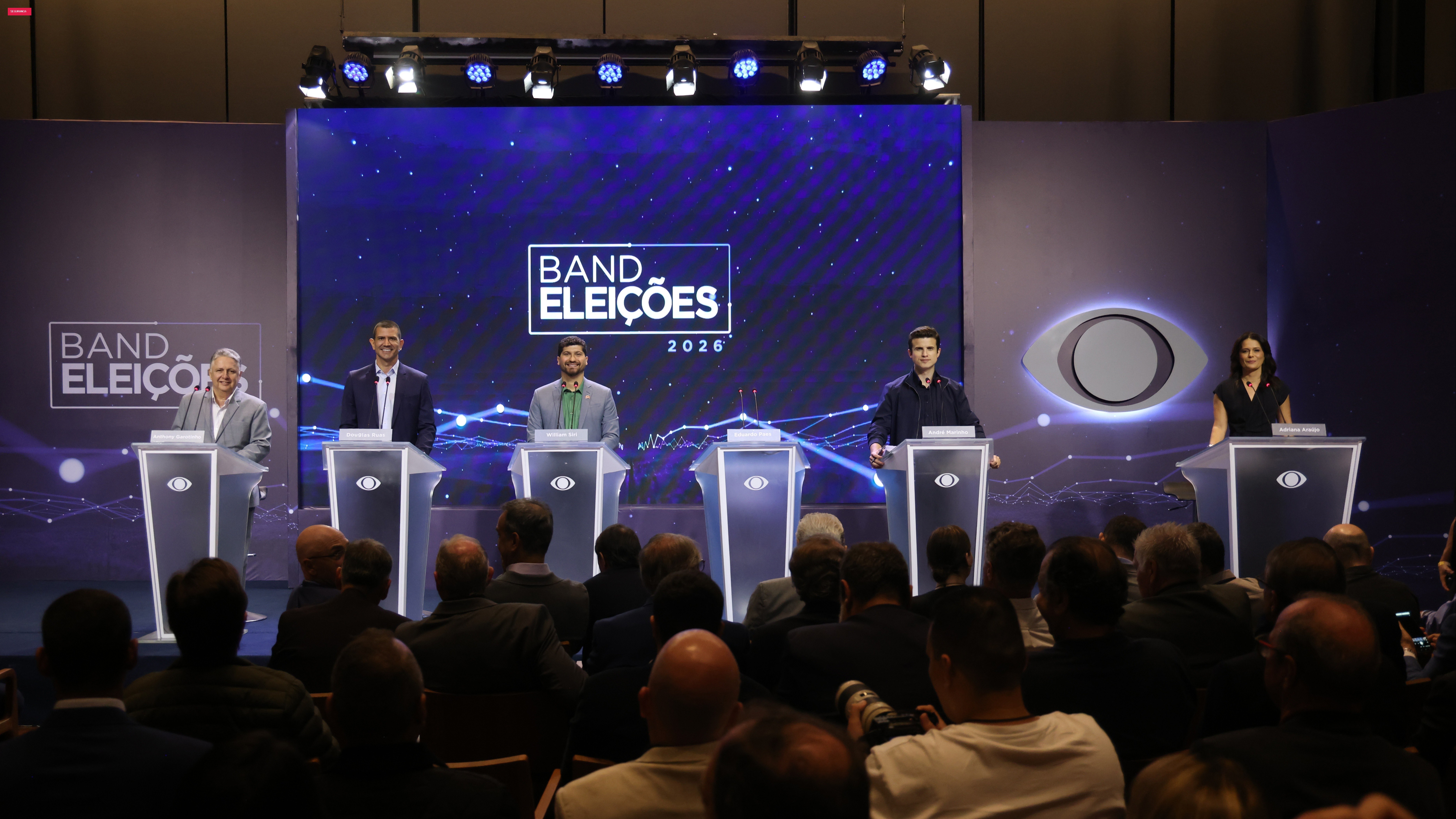Discussões sobre segurança e corrupção, e ataques a candidato ausente (Paes) dão o tom do primeiro debate