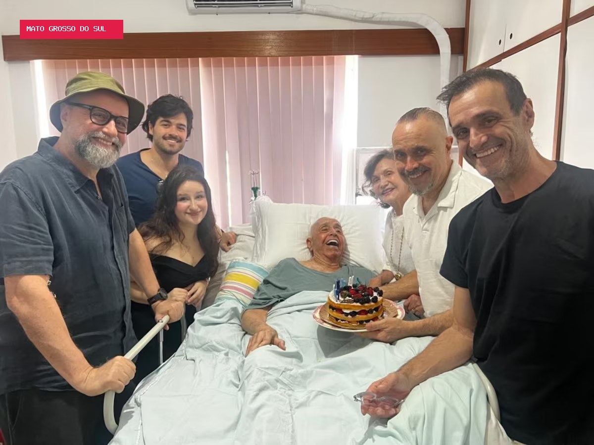 Mauro Mendonça reúne filhos e netos em foto no Dia dos Pais
