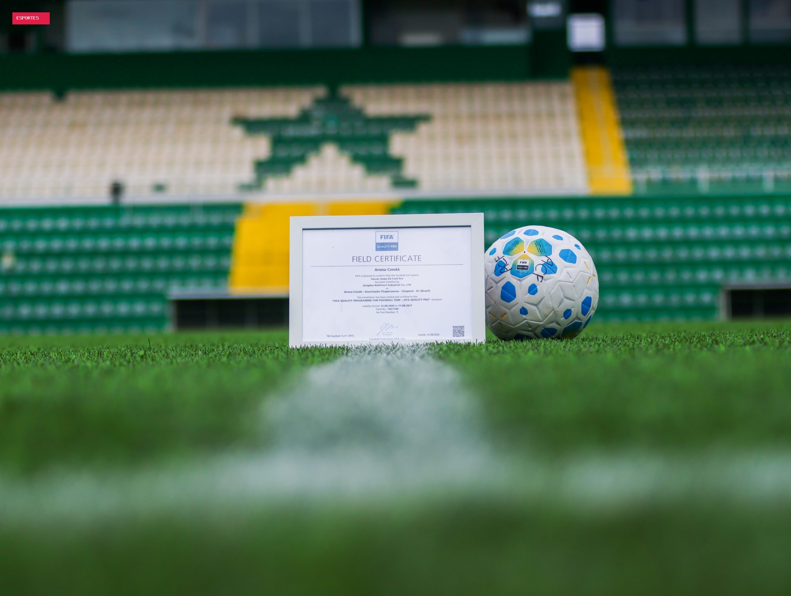 Gramado da Arena Condá recebe renovação de selo de qualidade da Fifa