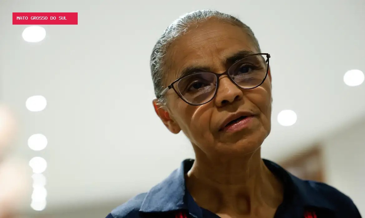 Marina Silva é intimidada por homem durante caminhada de campanha em São Paulo