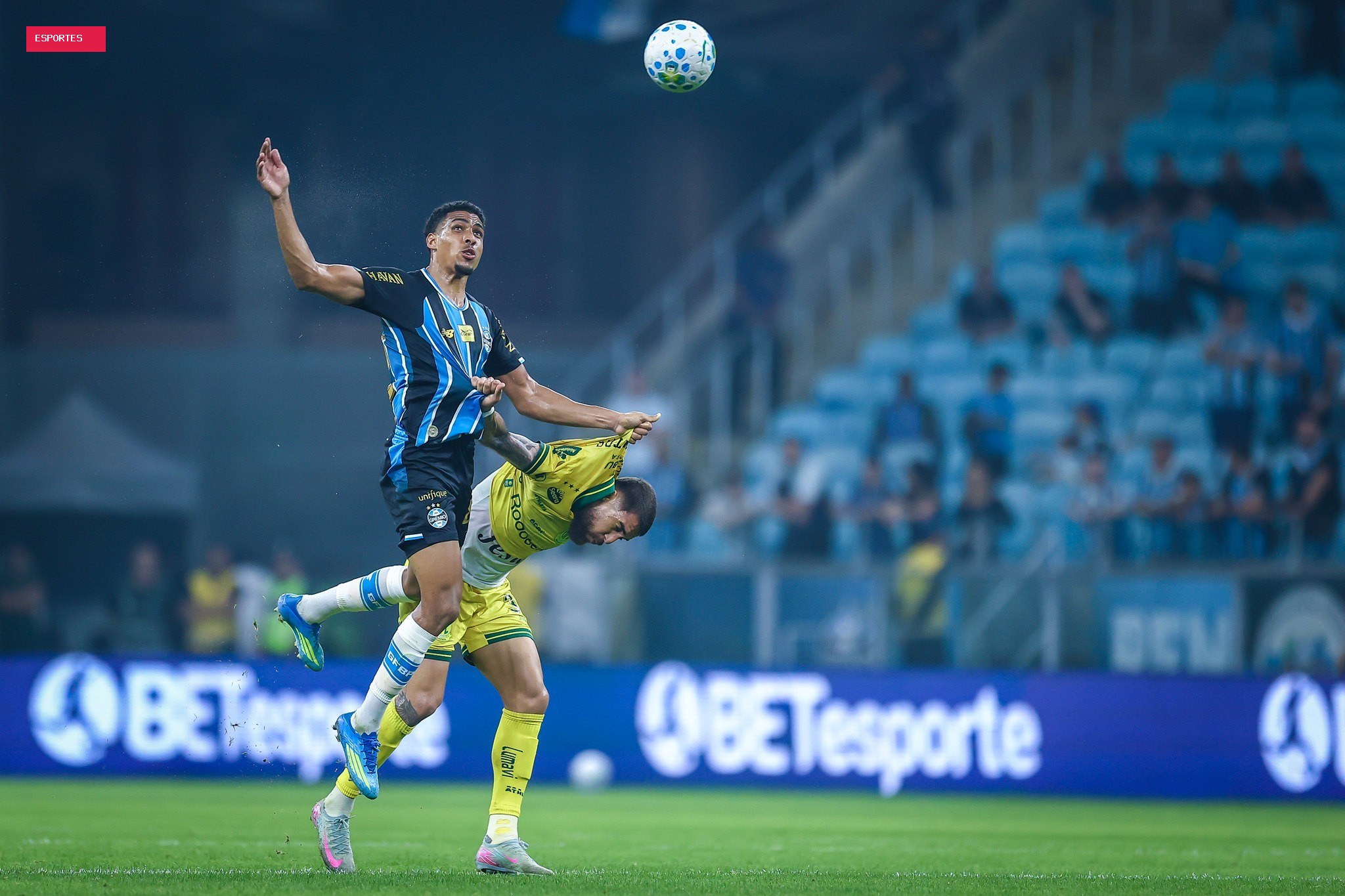 De apostas a titulares: Wallace e Diego Caito ganham espaço e dão resposta rápida no Grêmio