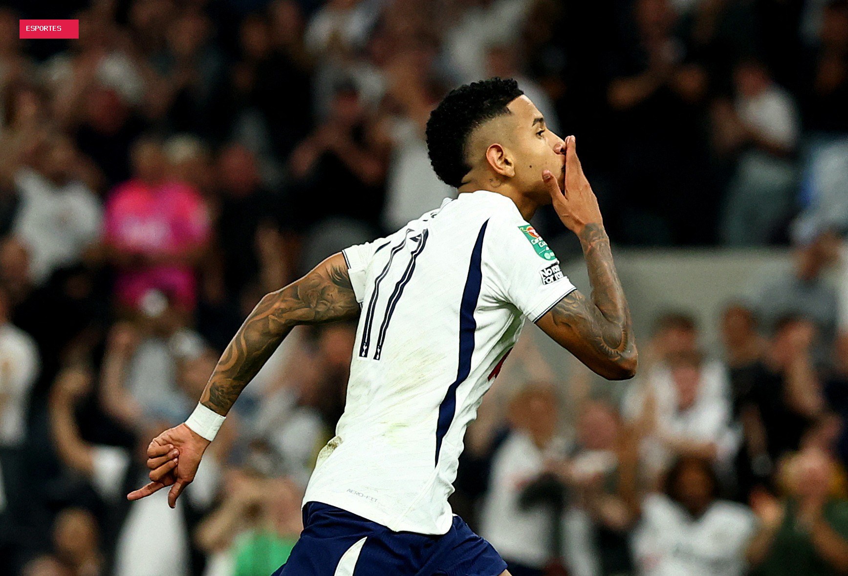 "Príncipe do Tottenham": imprensa inglesa se rende a Savinho após estreia com gol e assistência