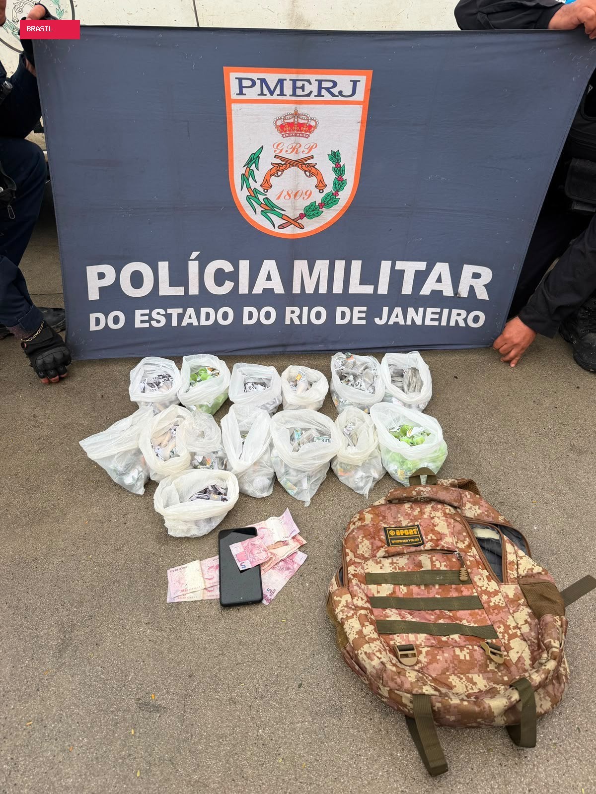 Dois adolescentes são apreendidos com mais de 400 unidades de drogas em São Pedro da Aldeia