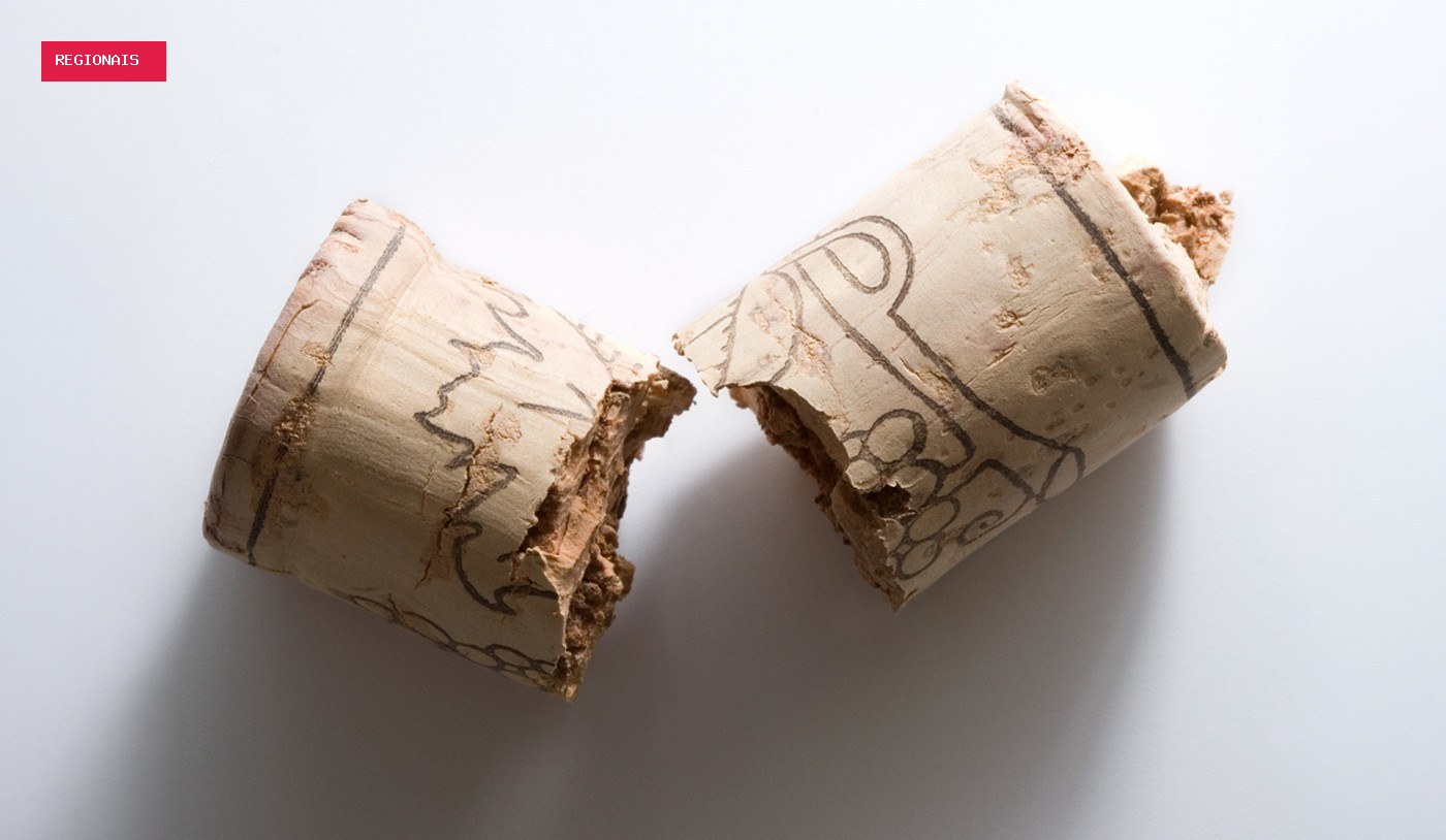 A rolha quebrou e caíram pedacinhos no vinho?