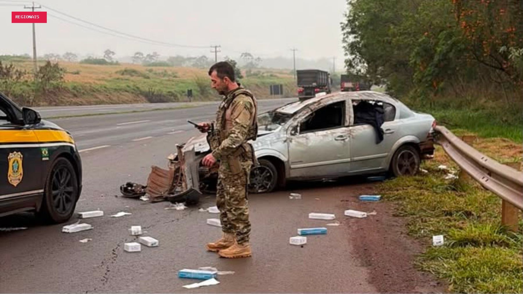 Motorista perde controle durante perseguição no Paraná, capota carro com cigarros contrabandeados e é preso