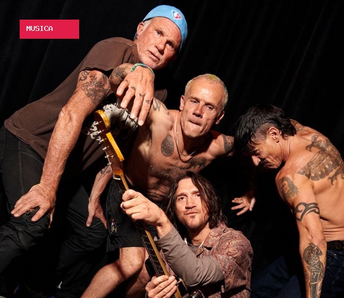 O dia que músicos do Red Hot Chili Peppers entraram nus no show dos Ramones