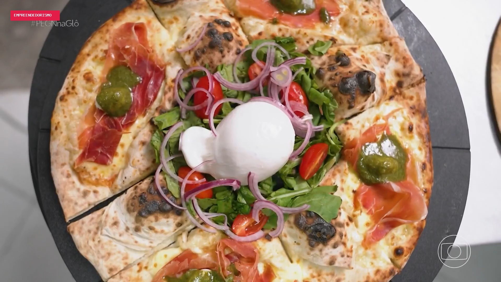 Engenheiro químico transforma paixão por pizza e rock em pizzaria que fatura R$ 50 mil por mês