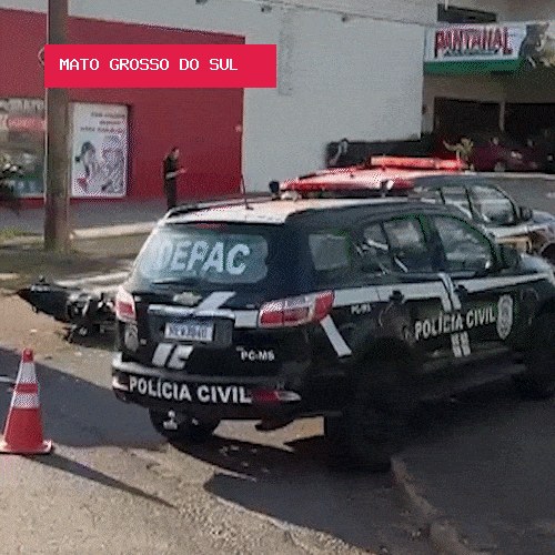 Colisão entre moto e viatura da Polícia Civil deixa trânsito lento