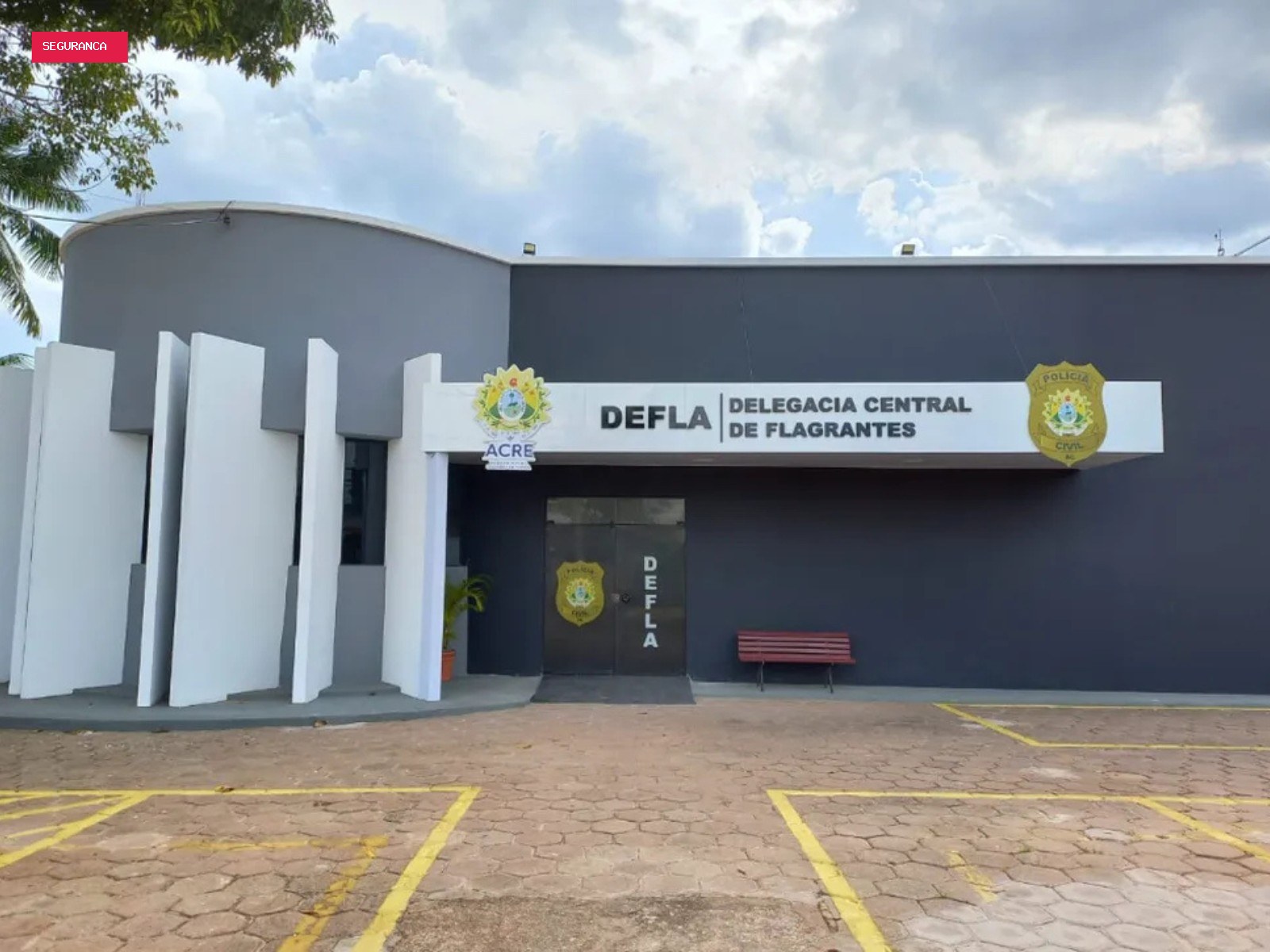 Homem é encontrado morto em cela de delegacia no mesmo dia em que foi preso no Acre