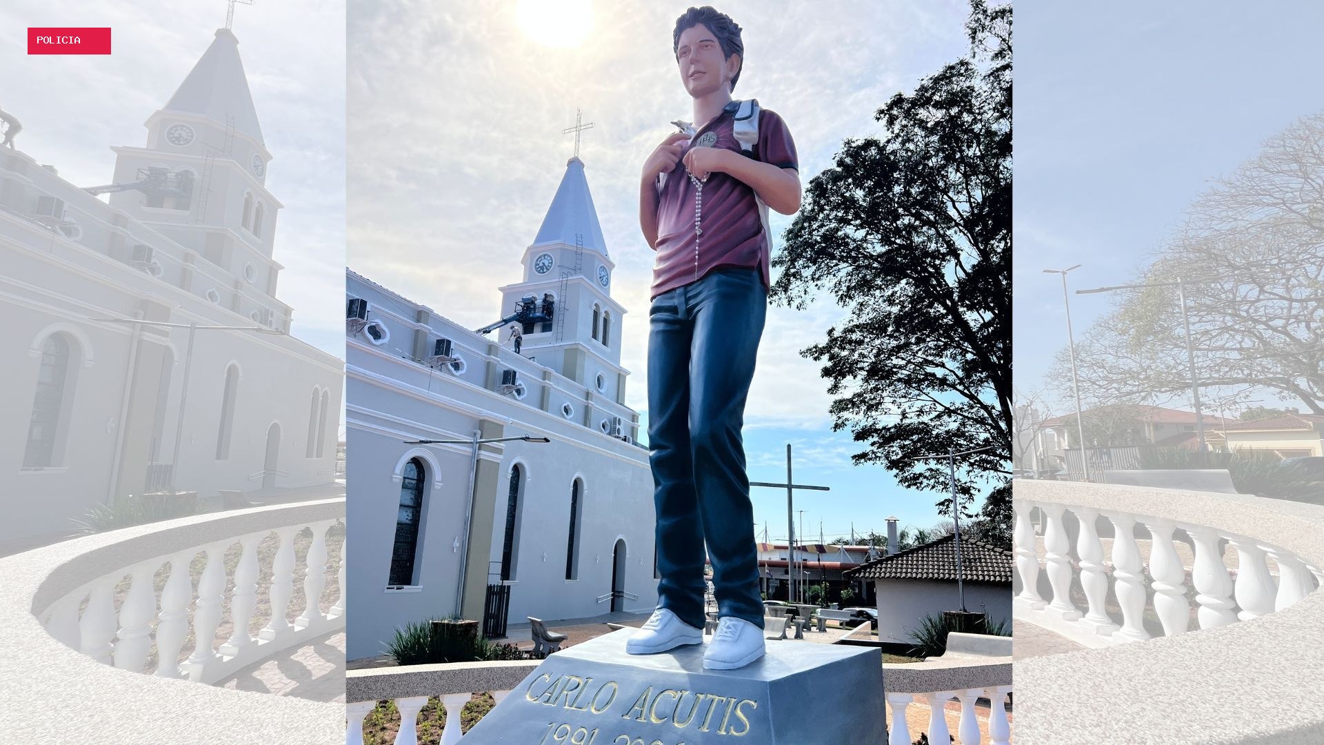 Com 2 metros de altura, estátua de Carlo Acutis, o 'santo da internet', é instalada em praça no interior de