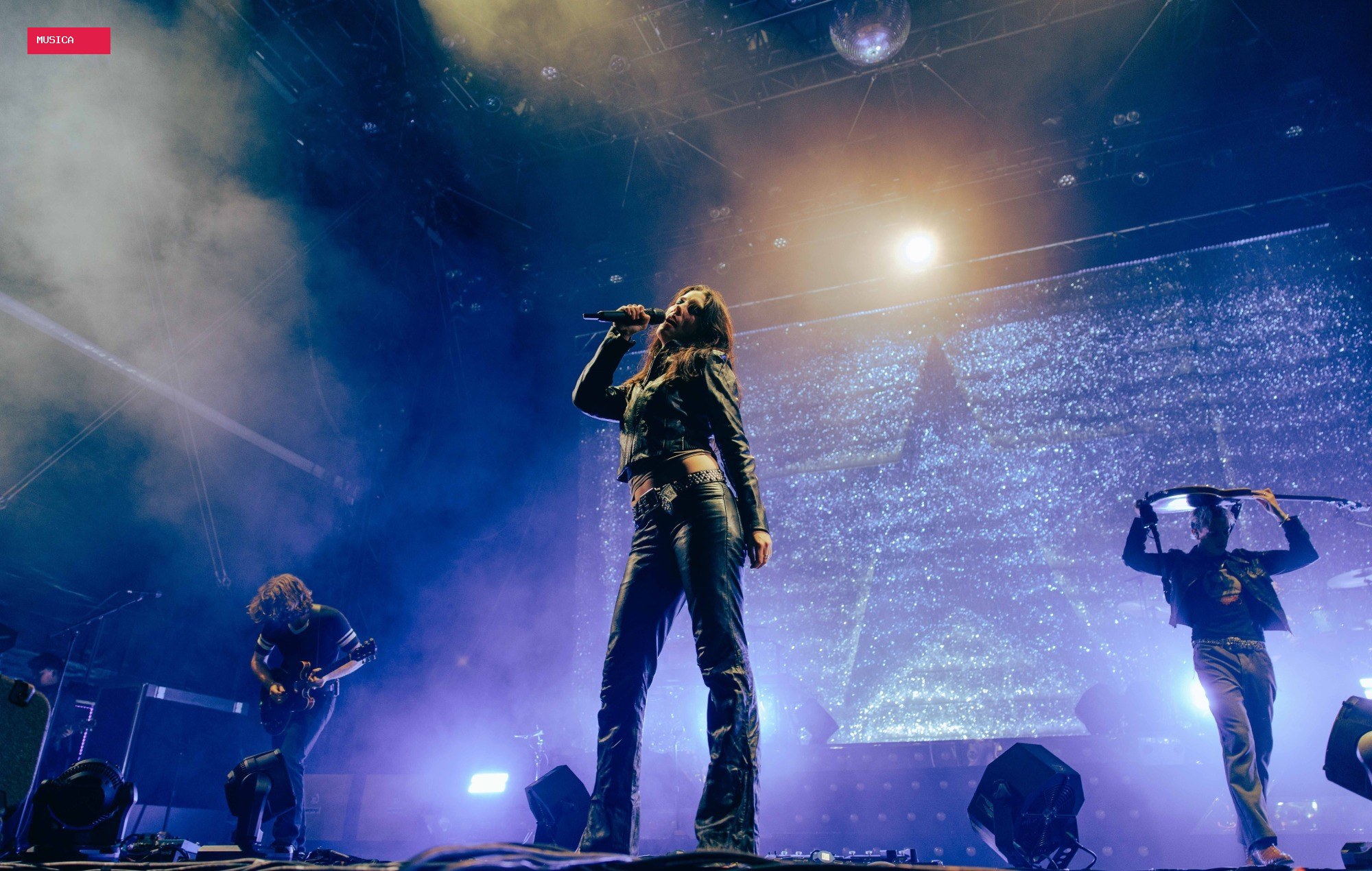 Watch Wolf Alice bring out Anna Calvi and Dove Ellis for ‘Sunday Light’ and ‘Fade Into You’ at Green Man