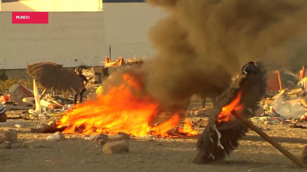 Spanish government urges calm after Ceuta anti-migrant protesters clash with police