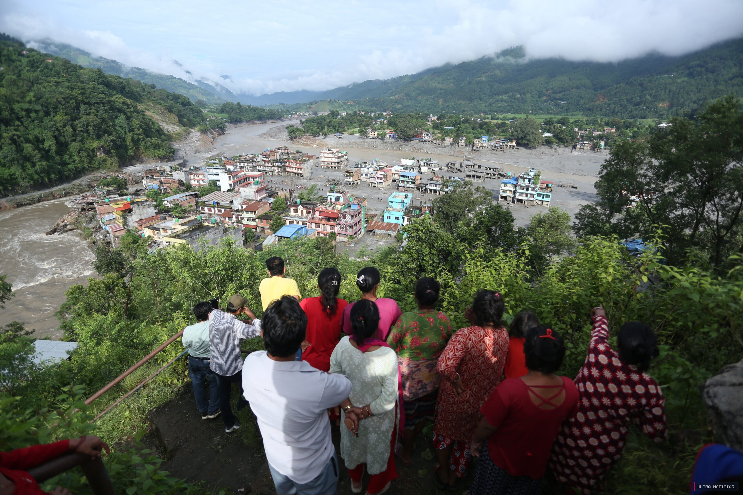 Nepal renova alertas de emergência após tragédia por colapso glacial deixar mais de 900 mortos