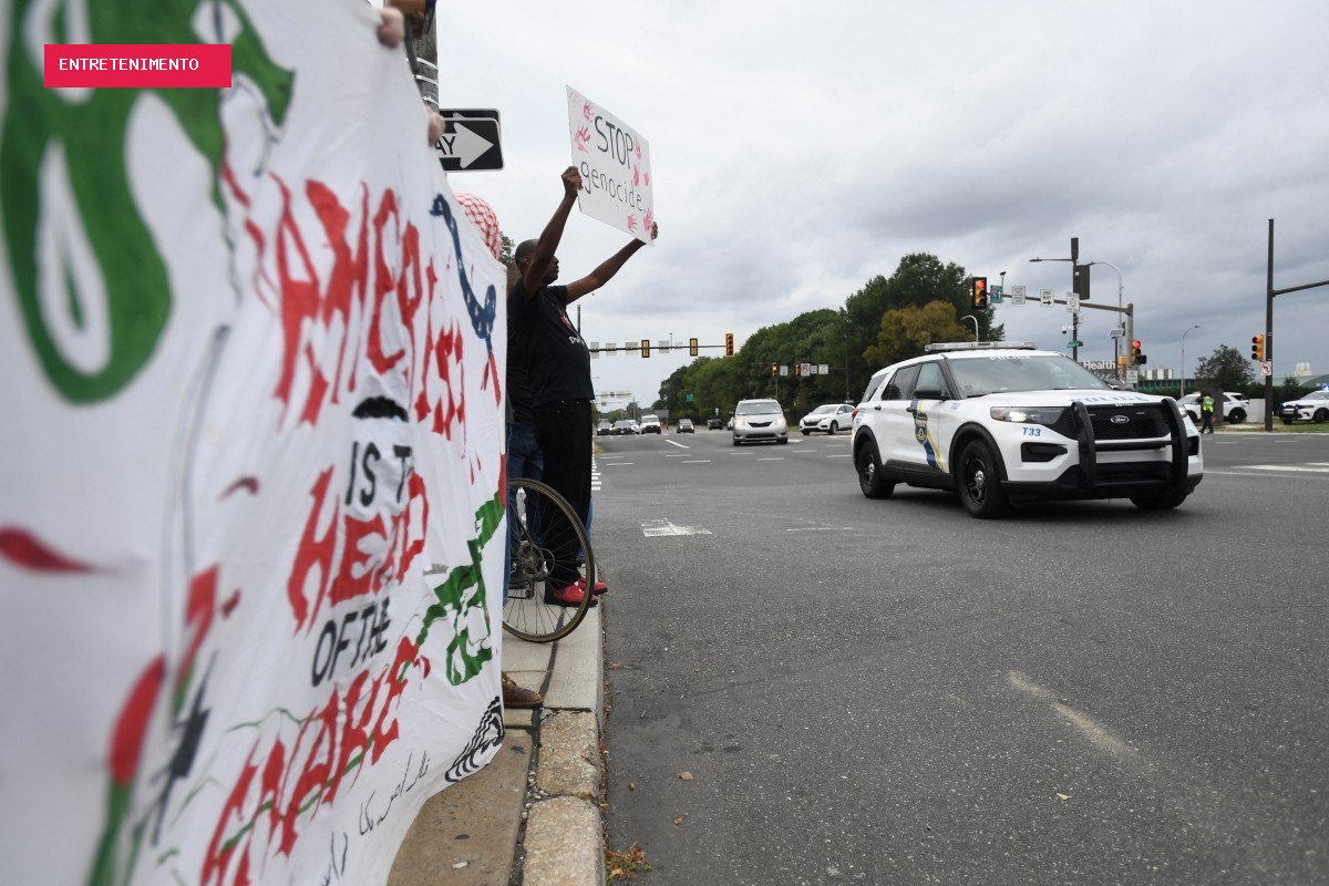 Manifestantes protestam antes de 1º show de Ed Sheeran desde polêmica com discurso pró-Palestina de atração