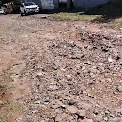 Moradora pede asfalto em ruas do Coophavila "esquecidas" em cronograma