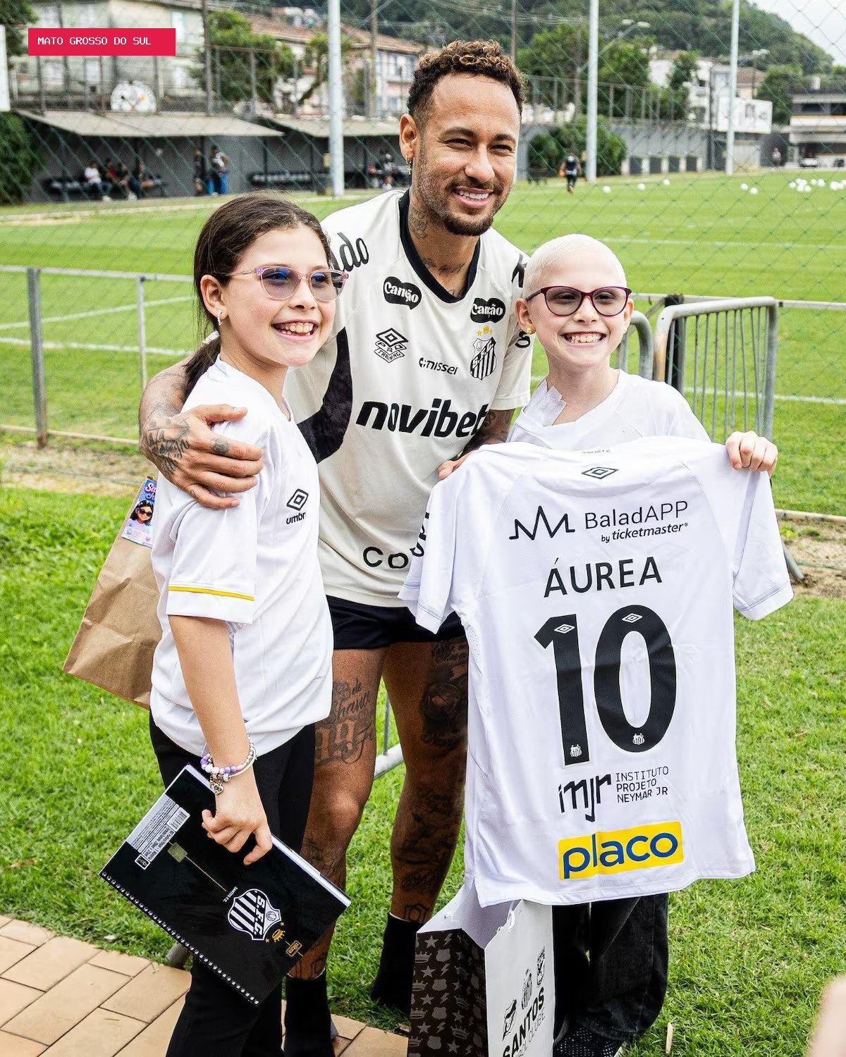 Menina de 8 anos em tratamento contra câncer realiza sonho de conhecer Neymar