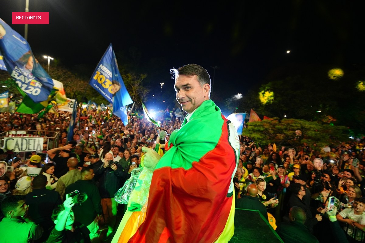 Flávio cobra posicionamento de Lula sobre Moraes: “Tem o rabo preso”
