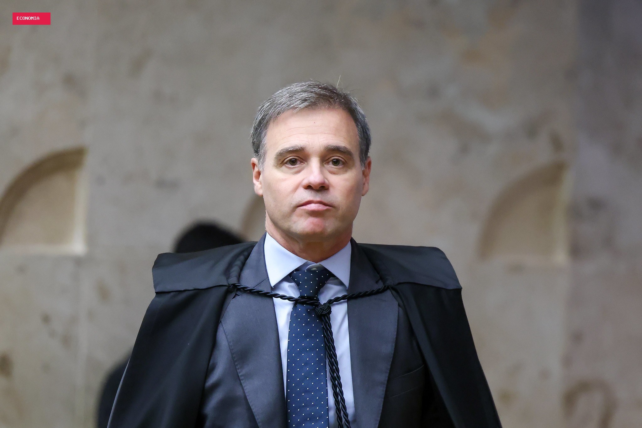 Em uma semana, André Mendonça dispara e conquista 1,3 milhão de seguidores