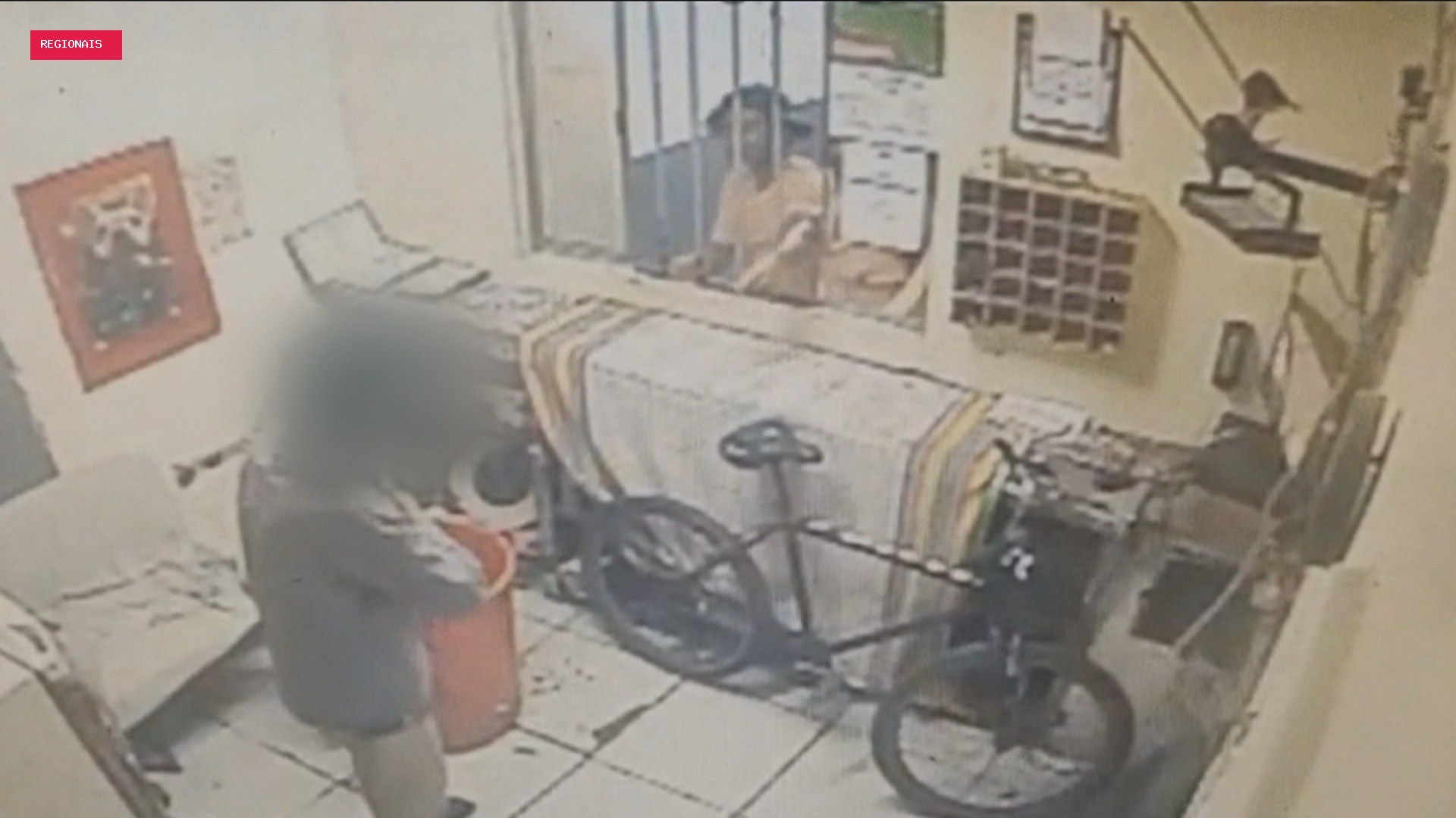 Porteiro é esfaqueado dentro de hotel em Niterói; suspeito se entrega à polícia