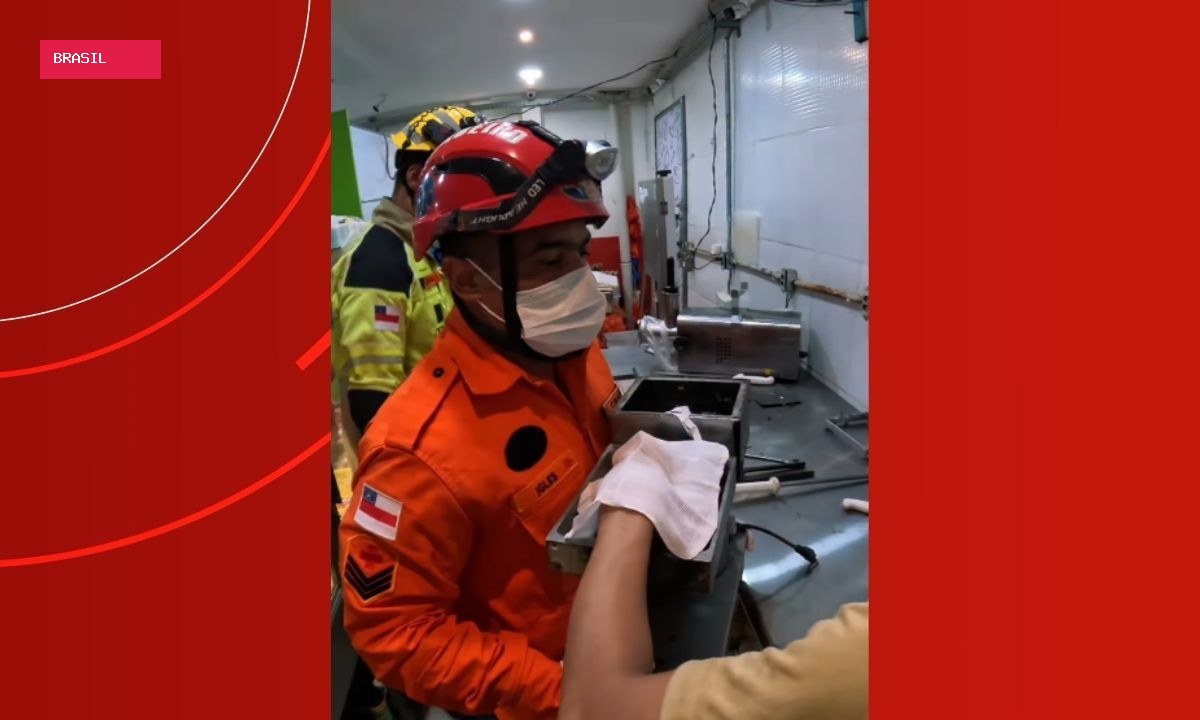 Trabalhador prende dedo em amaciador de carne e é levado junto com a máquina ao hospital em Manaus