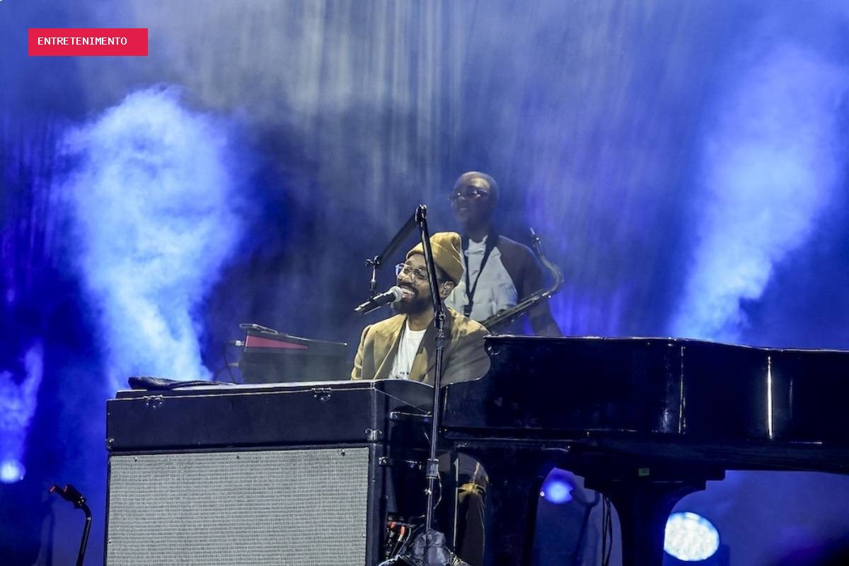 PJ Morton faz show encantador misturando gospel, soul e R&B, mas é ofuscado em dia de K-pop e canta para