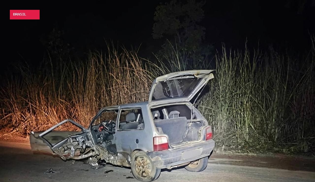 Batida entre carros na BR-251 deixa motorista ferido
