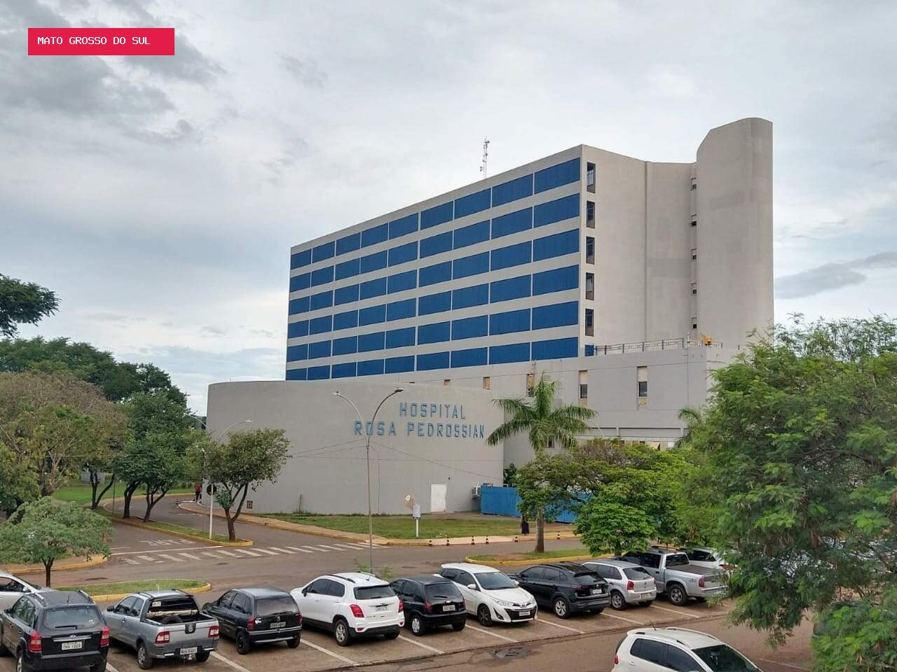 Mulher espera há 3 meses por retirada de cateter e relata infecções