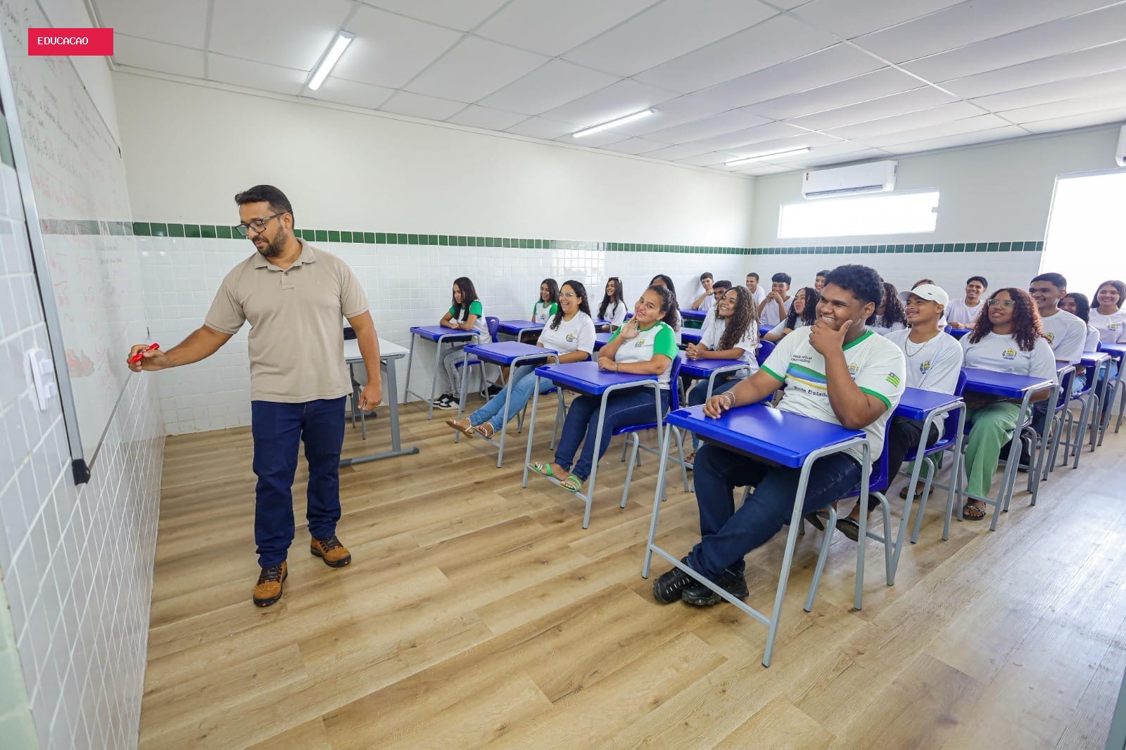 PND é aplicada neste domingo para quase 626 mil professores