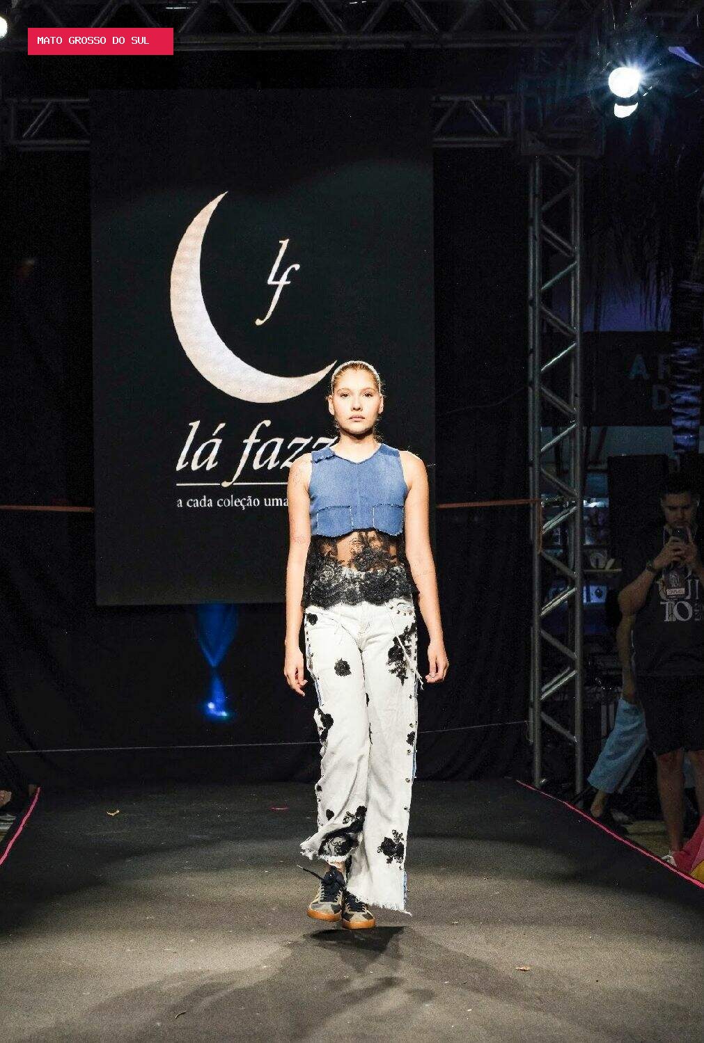 Aos 17 anos, Lara transforma roupas que iriam para o lixo em moda