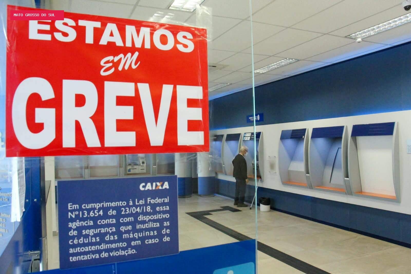 Greves da Caixa e Correios continuam após impasses nas negociações