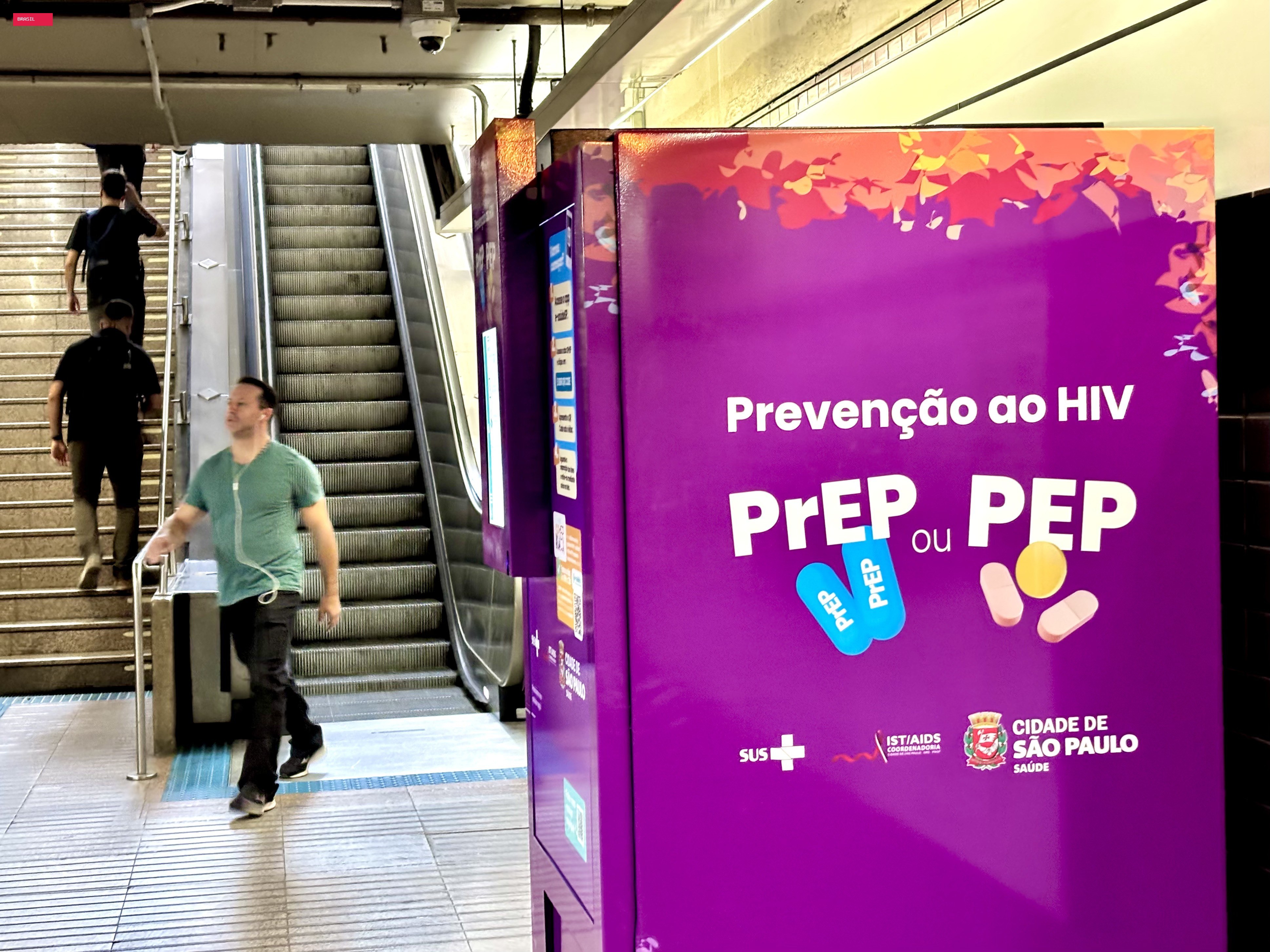 Prefeitura instala sexta máquina que oferece medicamentos para prevenção ao HIV no metrô de SP
