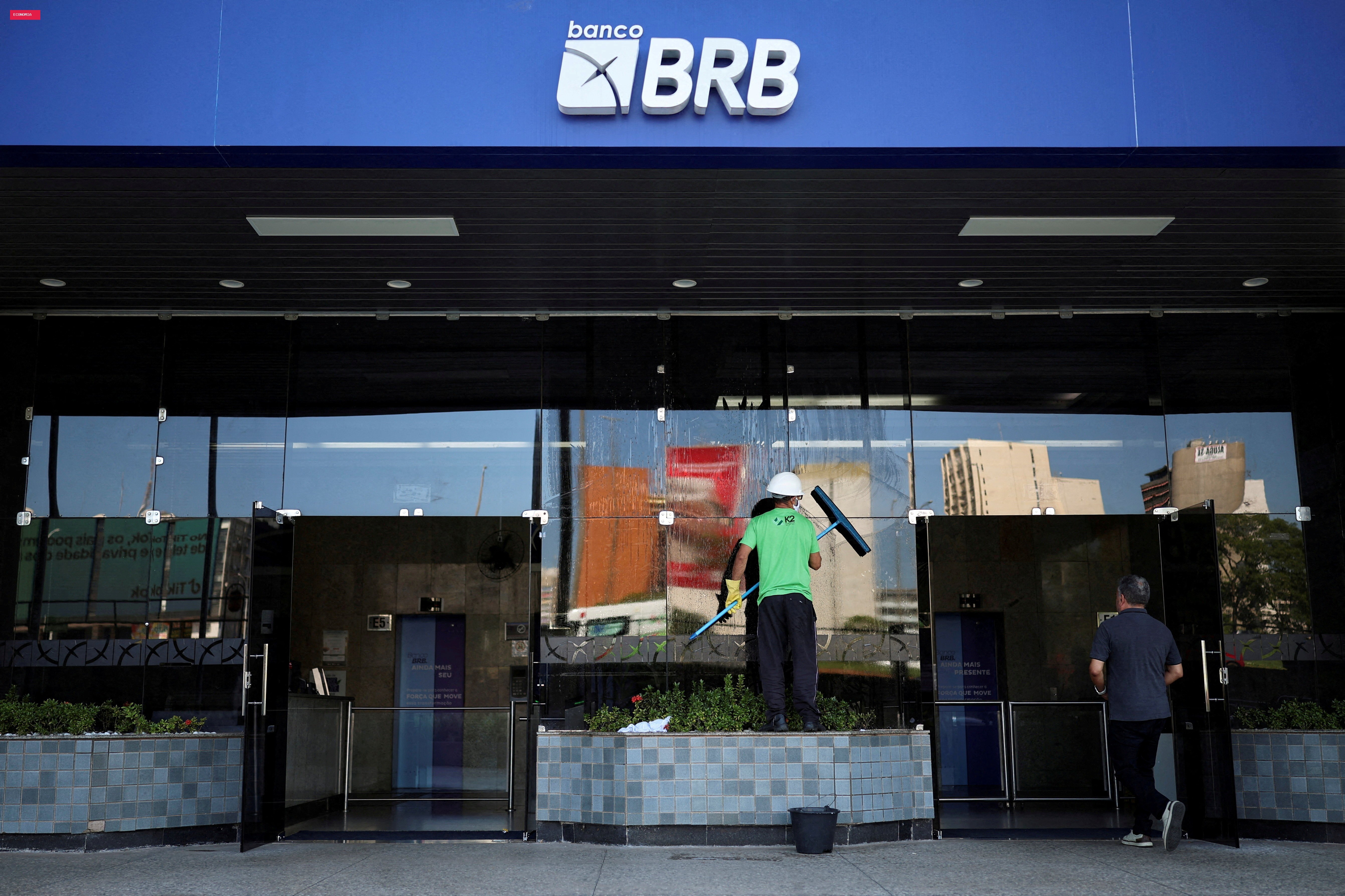 BRB afasta cinco funcionários citados em investigações internas sobre o caso Master