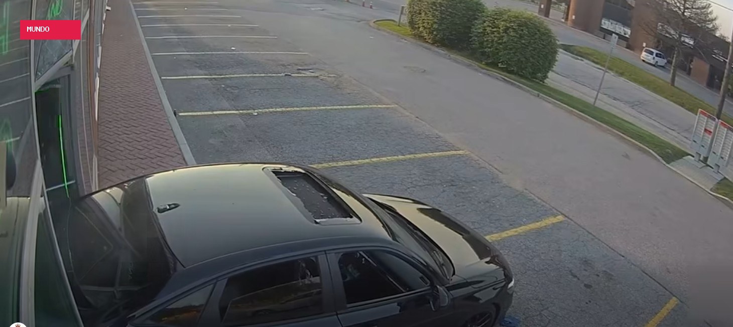 Quatro jovens são presos no Canadá por arrombarem lojas usando carros para roubar joias e cartas