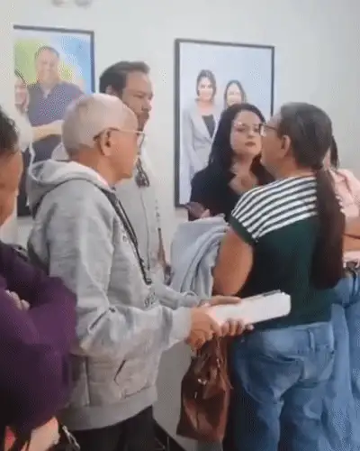 Cabos eleitorais cobram atrasados em protesto no comitê de Ana Portela