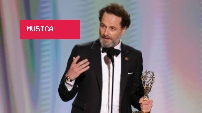 Matthew Rhys faz história no Emmy ao vencer dois prêmios de atuação na mesma noite