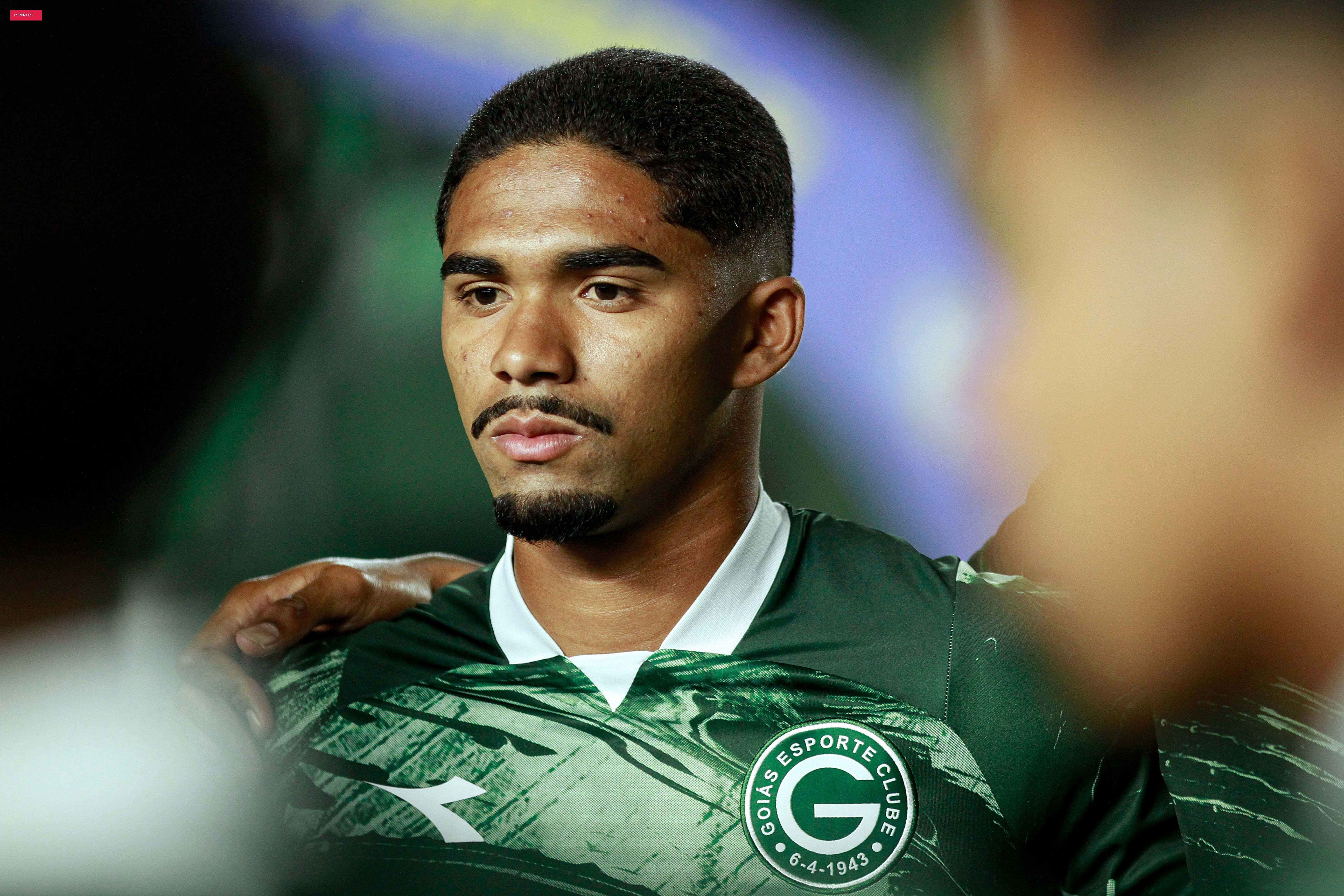 De coadjuvante a artilheiro: Kadu Sousa lidera Goiás em temporada turbulenta