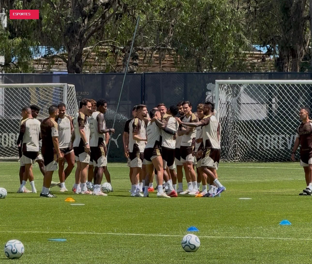 Plata passa por corredor polonês, e Flamengo faz primeiro treino em Quito para a Libertadores