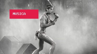 Johnnie Walker transforma o ‘primeiro passo’ de Ney Matogrosso no Rock in Rio de 1985 em campanha inédita