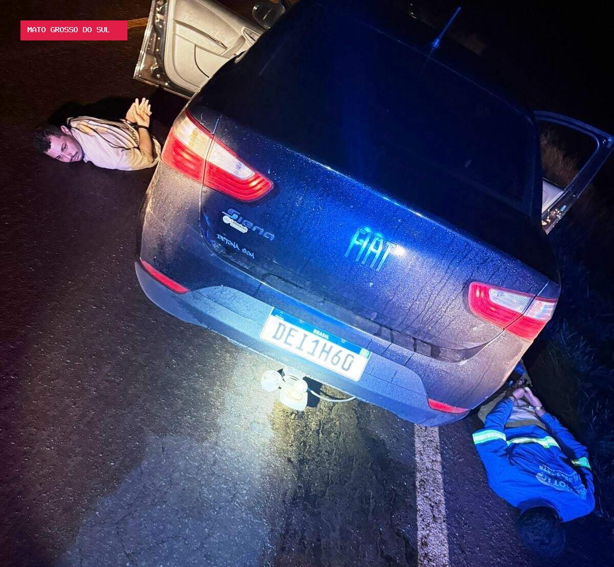 Polícia atira 18 vezes em pneus de carro roubado após fuga de posto