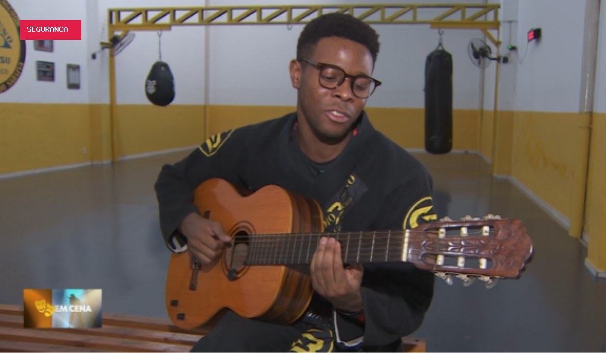 Cover de Gilberto Gil: ator e morador de Campinas usa esporte como preparo para papel em espetáculo musical