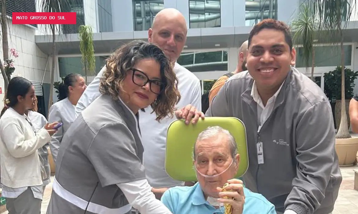 Parreira recebe alta após 80 dias internado no Rio de Janeiro