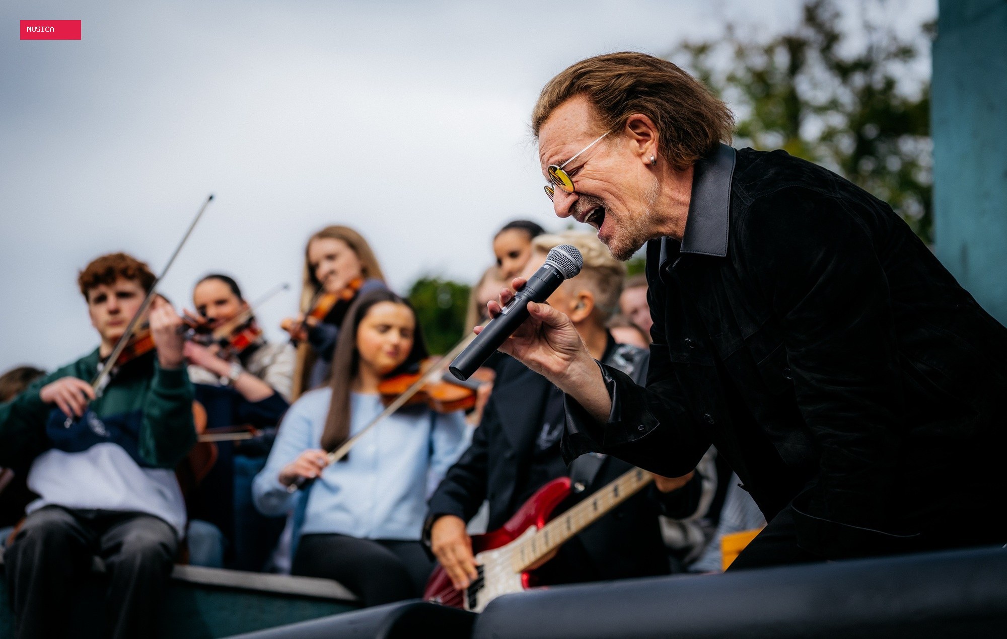 U2 celebrate 50th anniversary with concerts in Dublin and former high school, and pay tribute to “king