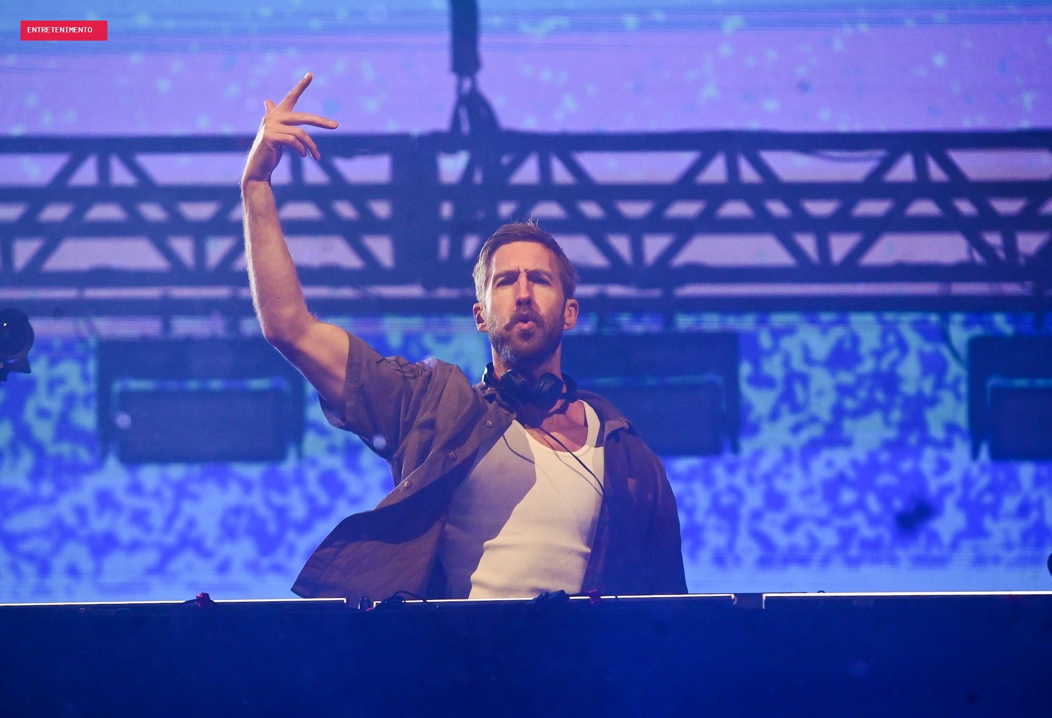 Calvin Harris faz Rock in Rio virar Ibiza com sequência de hits, fogo e muito ‘close’