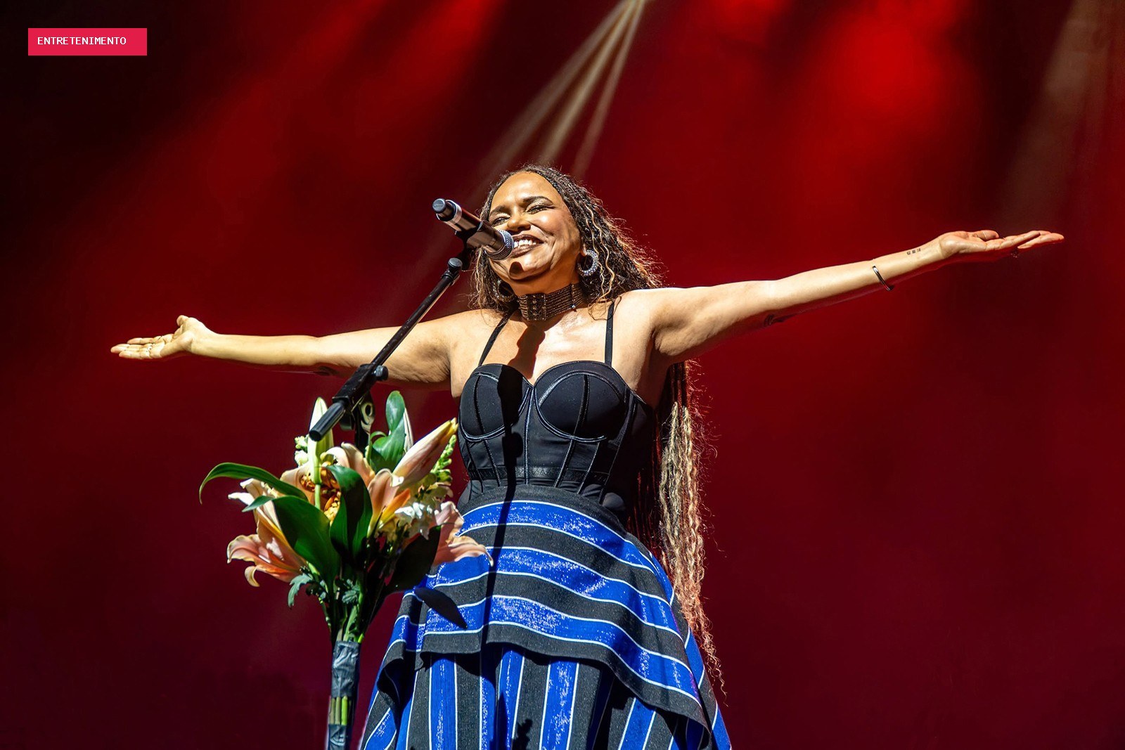 Teresa Cristina firma a assinatura como compositora em 'Tudo que eu tenho', show de roteiro inteiramente
