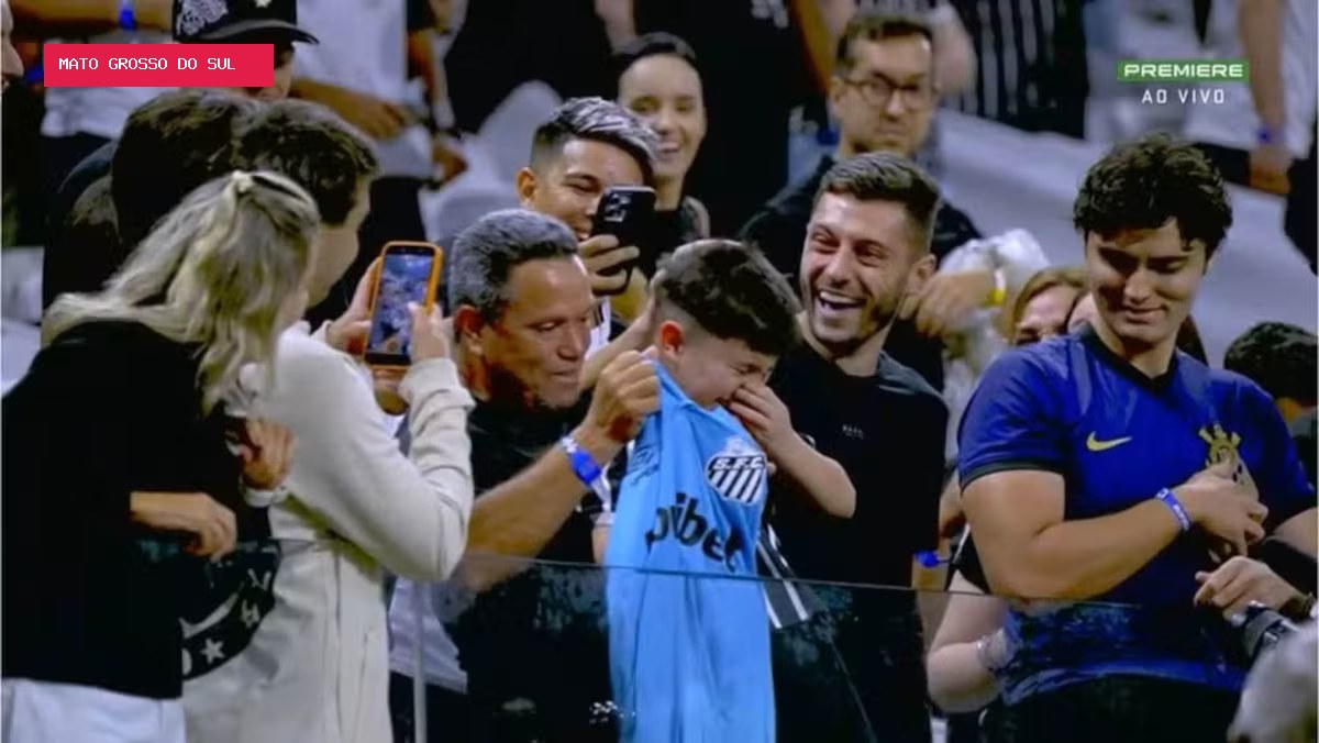 Após hostilização por camisa de Neymar, garoto visita CT do Corinthians