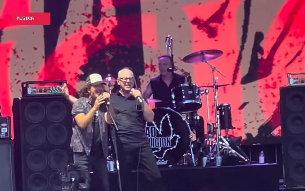 Eddie Vedder canta clássico do Punk Rock ao lado do Bad Religion