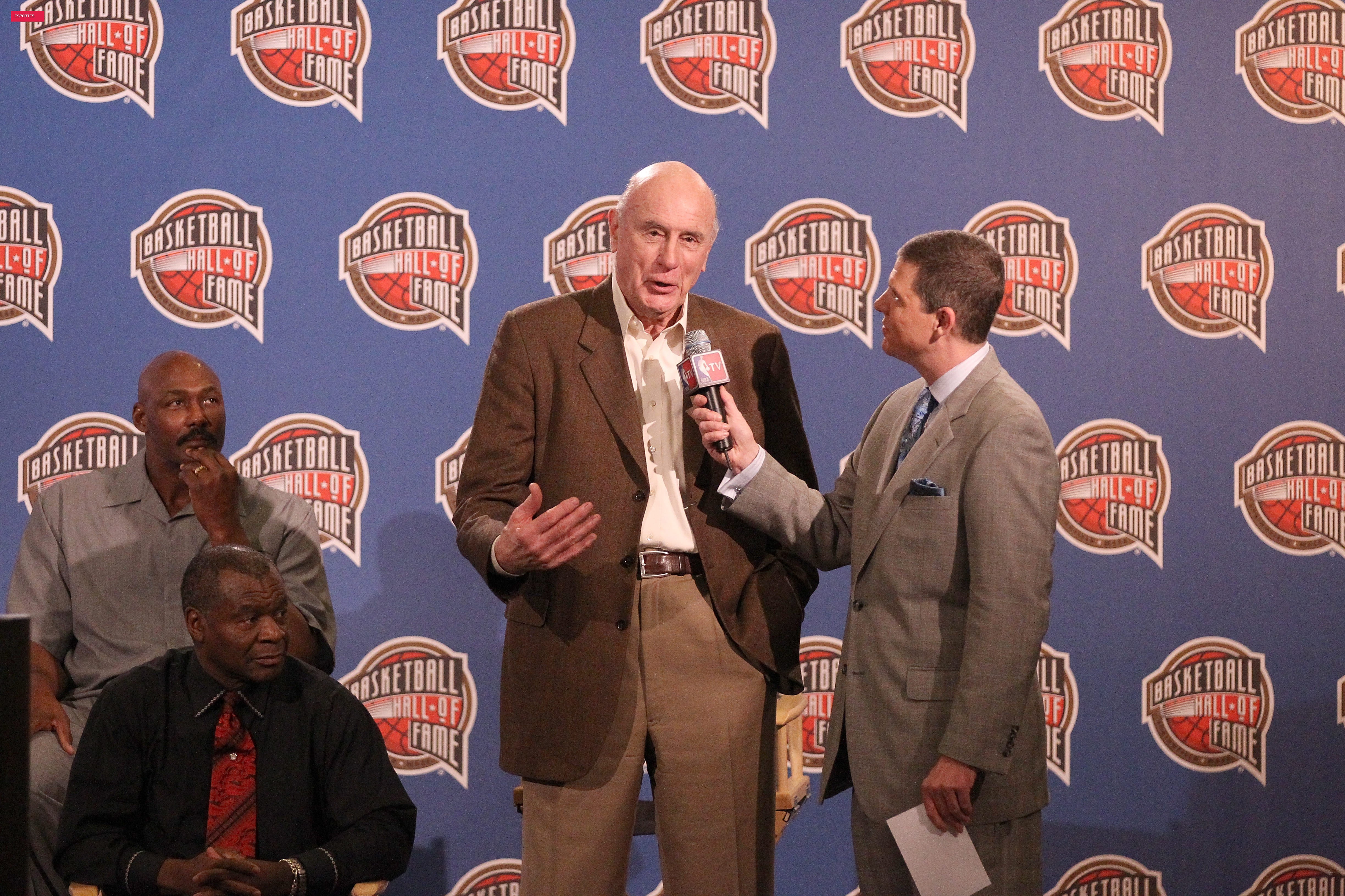 Bob Pettit, primeiro MVP da história da NBA, morre aos 93 anos