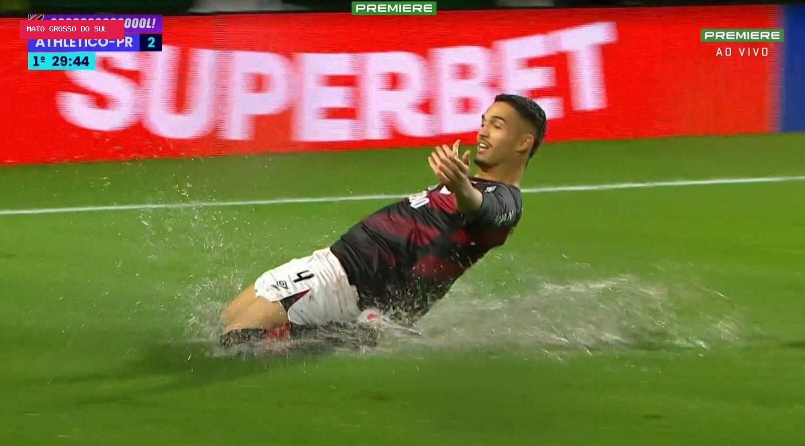 Cria de Campo Grande, Arthur Dias faz gol em clássico pelo Athletico