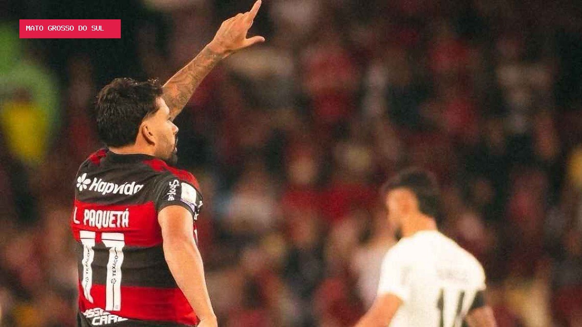 Flamengo bate Corinthians no Maracanã e volta à liderança do Brasileirão